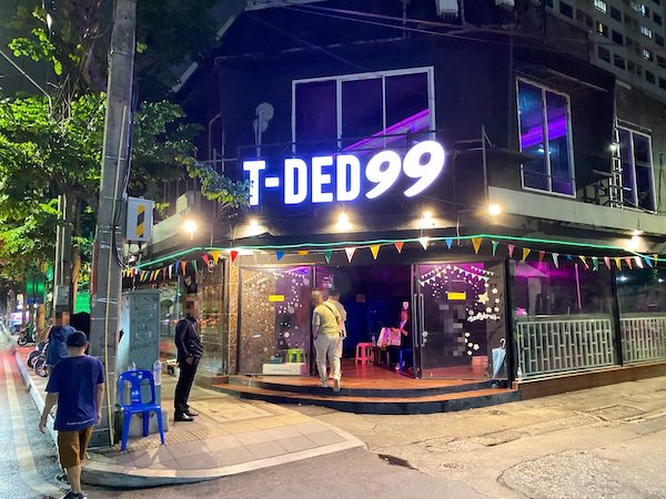 スティサンのローカルゴーゴー「T-DED 99」の外観