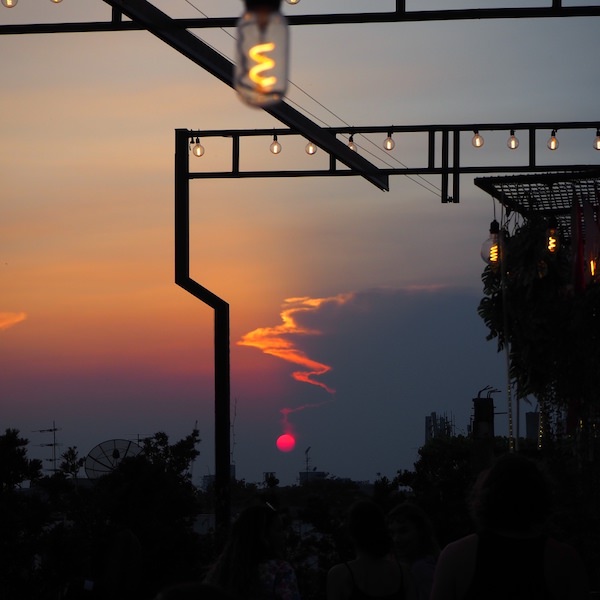 Sanay Rooftop Bar Khaosanから見える夕日