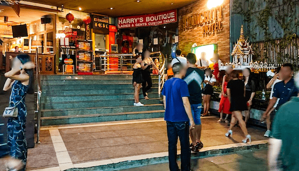 テーメーカフェ (Thermae Cafe)の入り口