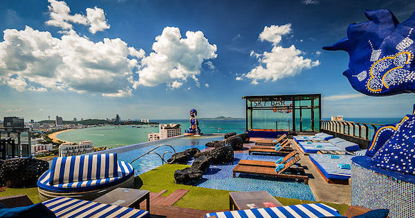 サイアム アット サイアム デザイン ホテル パタヤ（Siam @ Siam Design Hotel Pattaya）のインフィニティプール