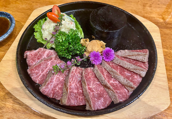 パタヤ・Buddha’s Holiday Barのステーキ